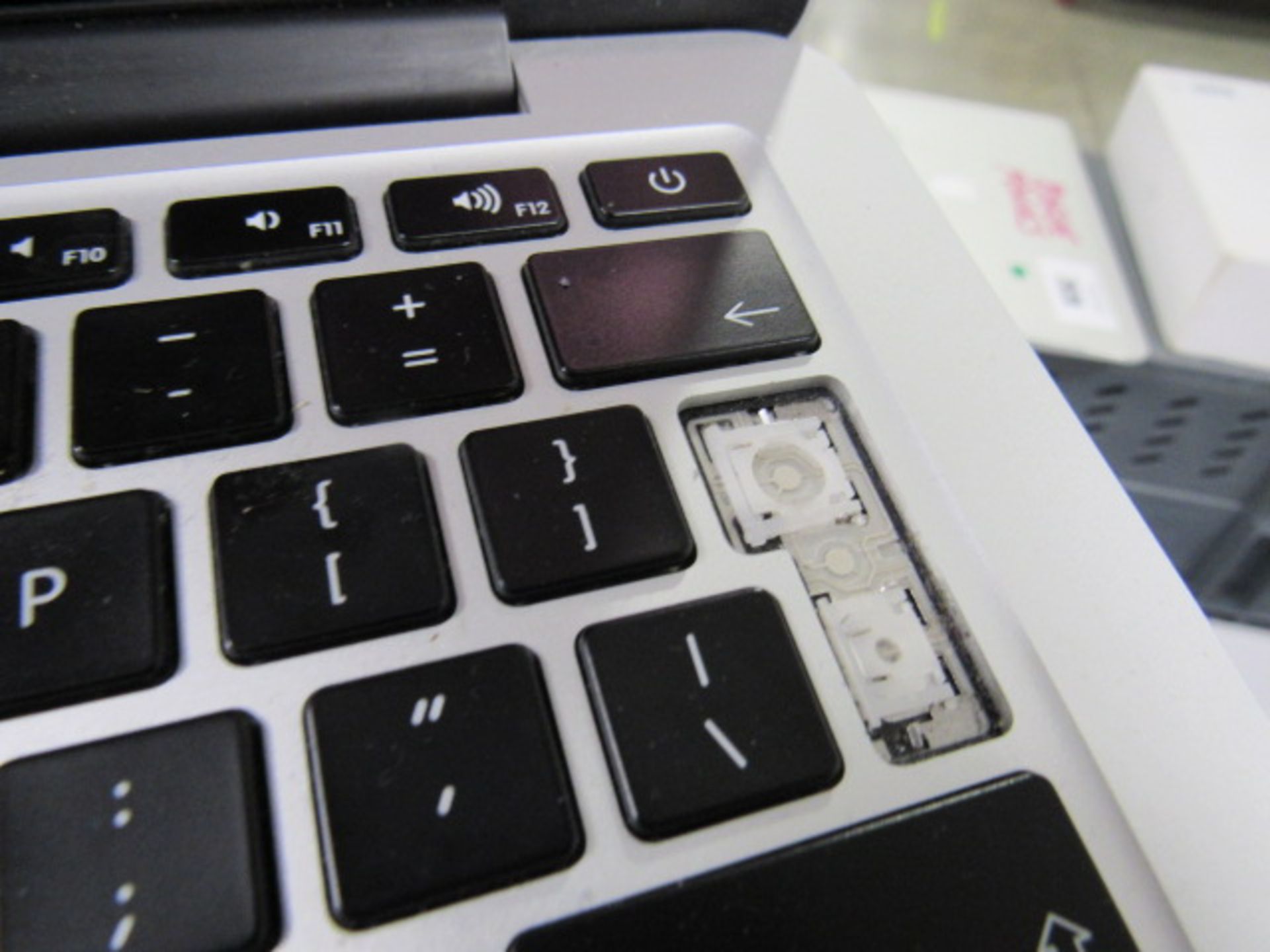 MacBook Pro 13'' laptop with box (A/F: Cracked Screen, Broken Keys, Unable to Restore, No HDD) - Image 2 of 3