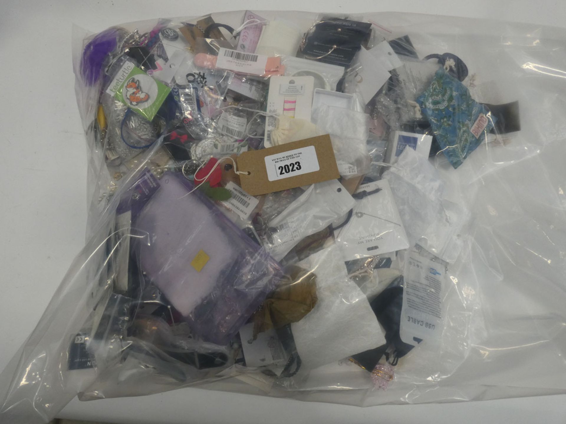 Bag containing quantity of loose costume and dress jewellery