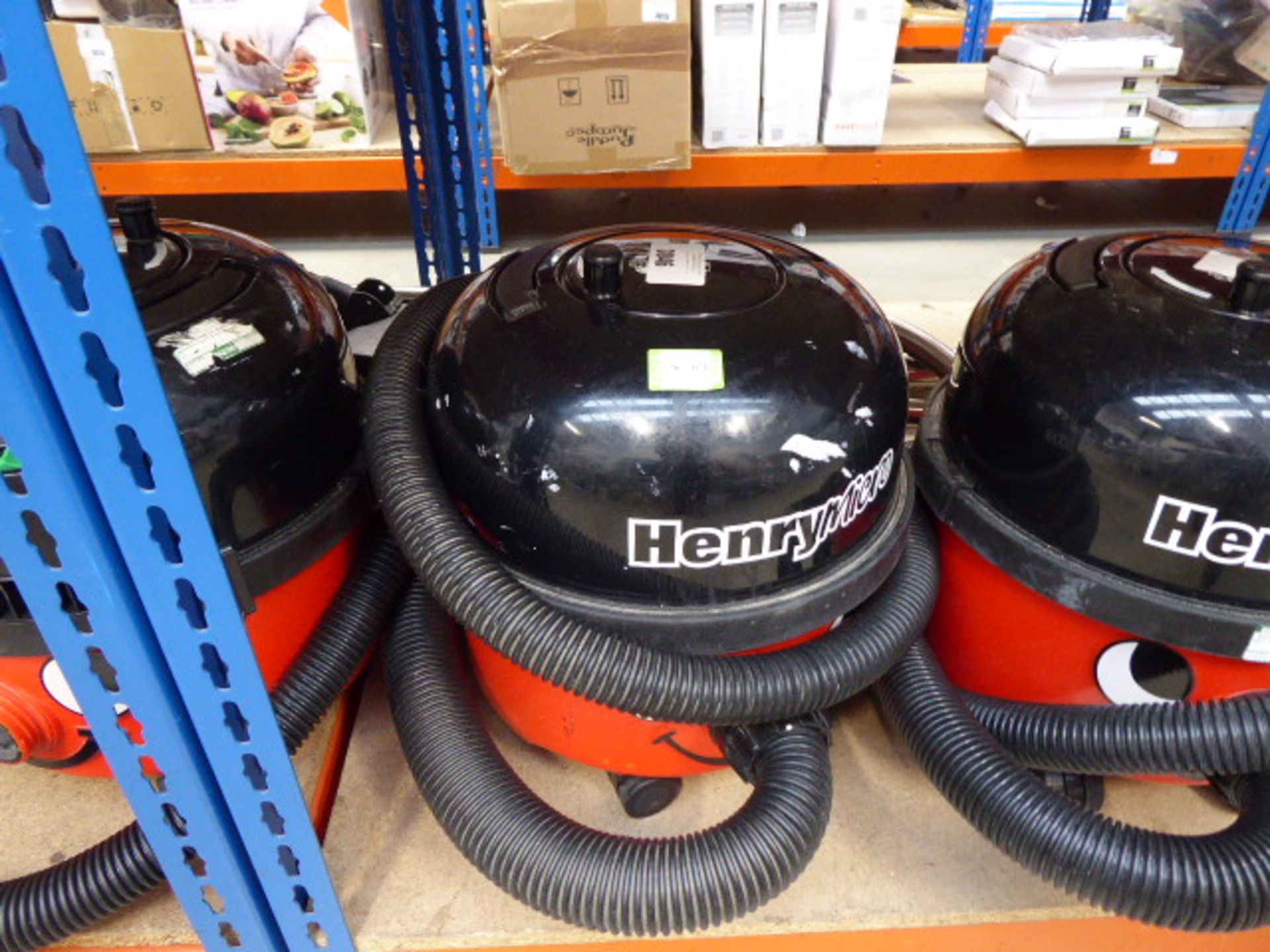 Henry micro vacuum cleaner with pole