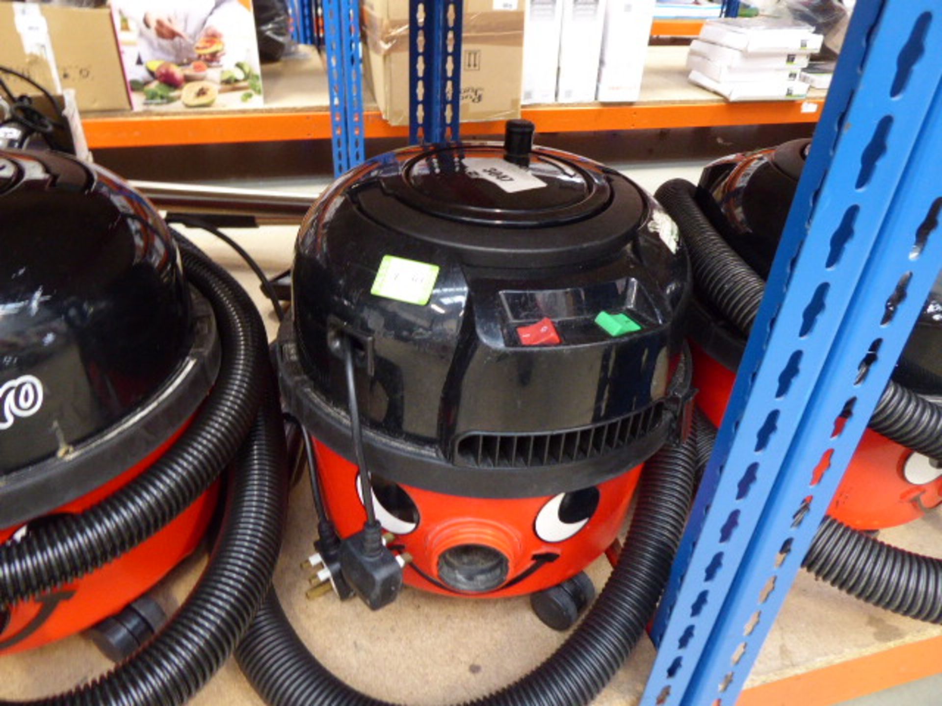 Henry micro vacuum cleaner with pole