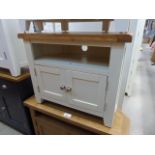 Cream painted oak top corner TV audio unit with shelf and 2 door cupboard (24)