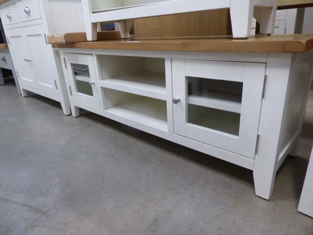 White painted oak top low level TV audio unit with 2 shelves and 2 glazed cabinets (4)