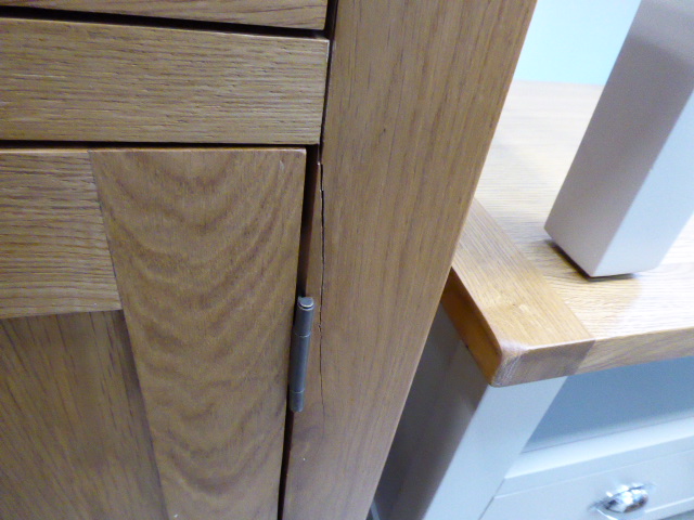 Oak sideboard with drawer and 2 cupboards (27) Height: 80cm x Width: 85cm x Depth: 35cm - Image 3 of 3