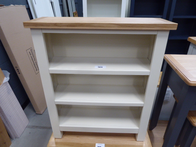 Cream painted oak top low 3 shelf bookcase (21)