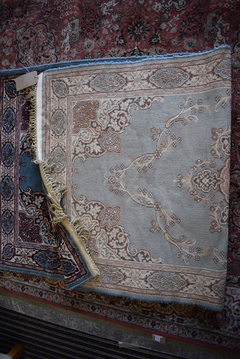 Small Persian style carpet with blue ground and foliate decoration, approx 90 x 175 cm - Image 4 of 4