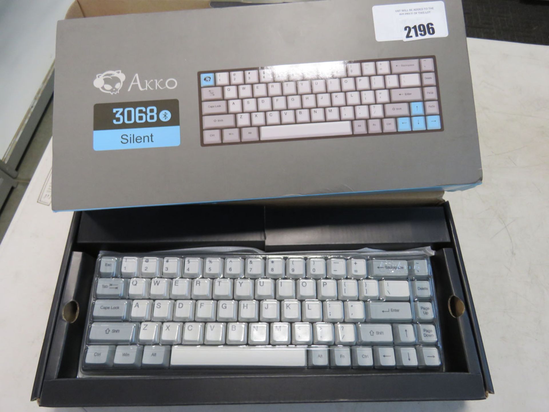 2255 - Akko 3068 silent bluetooth keyboard with box