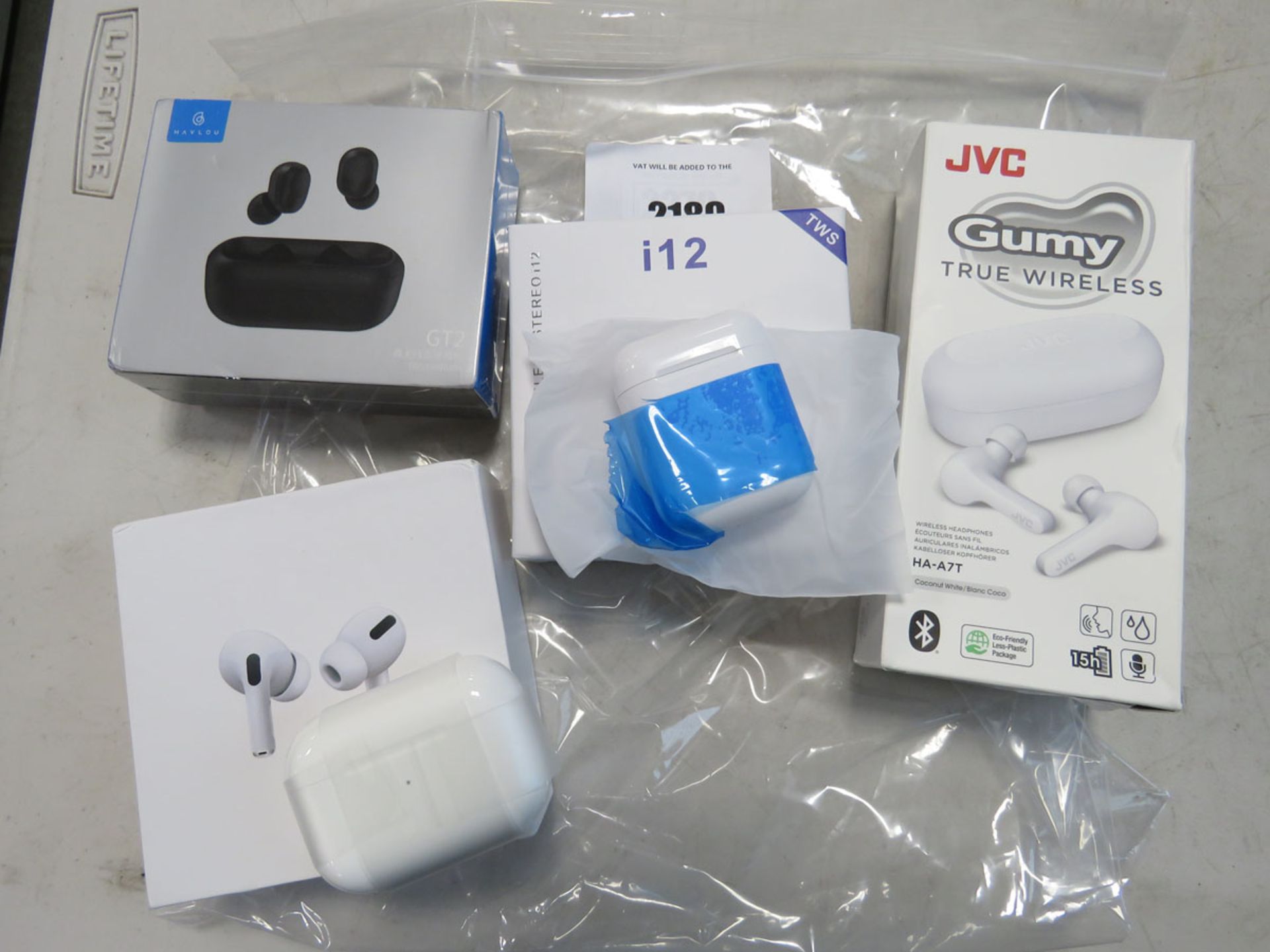 2270 - Bag containing various earphones and wireless earbuds, to include a pair of JVC Gumy True