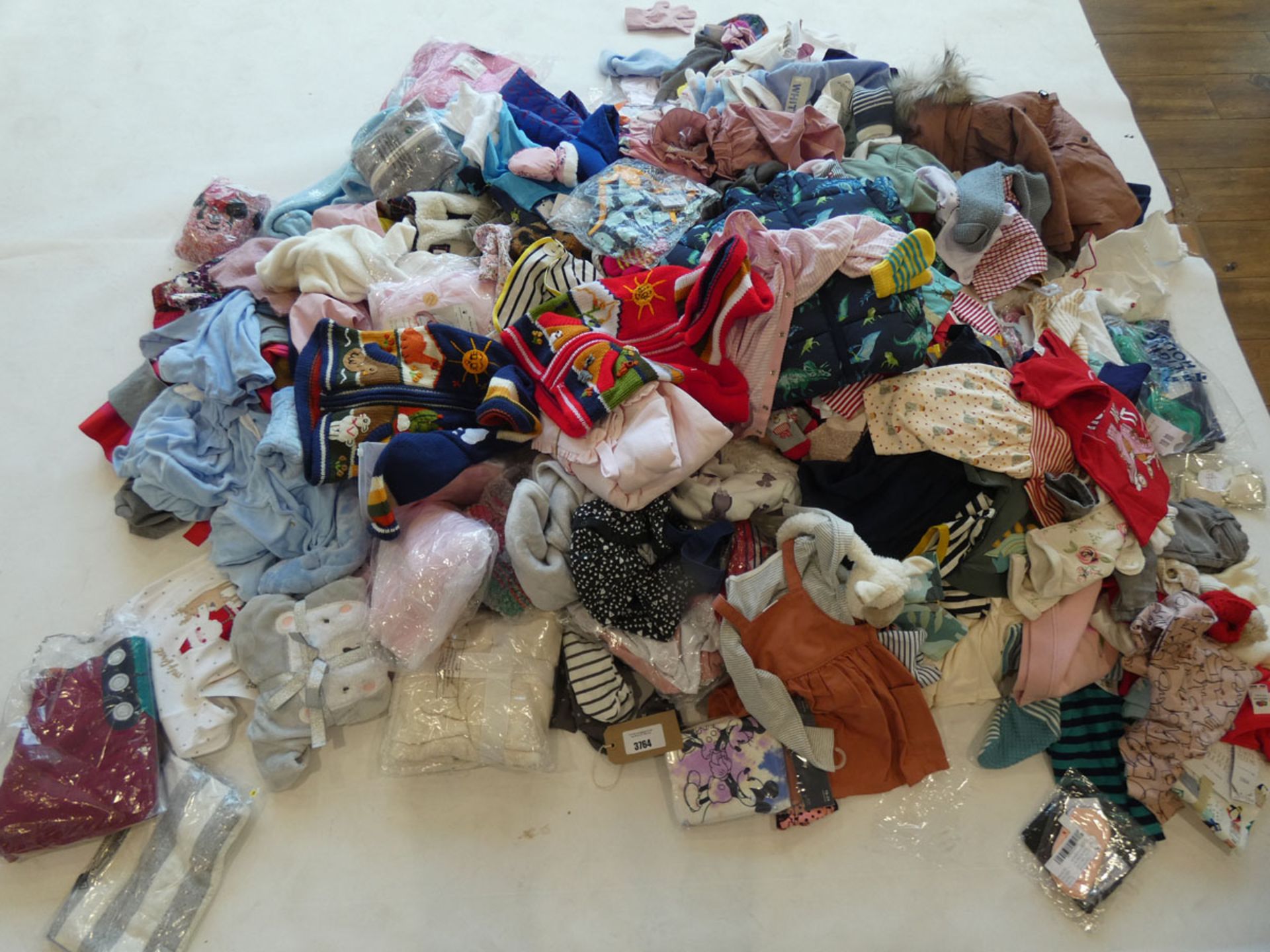 Half a stillage containing children's clothing ages 3 and under Mixed condition - Image 2 of 4