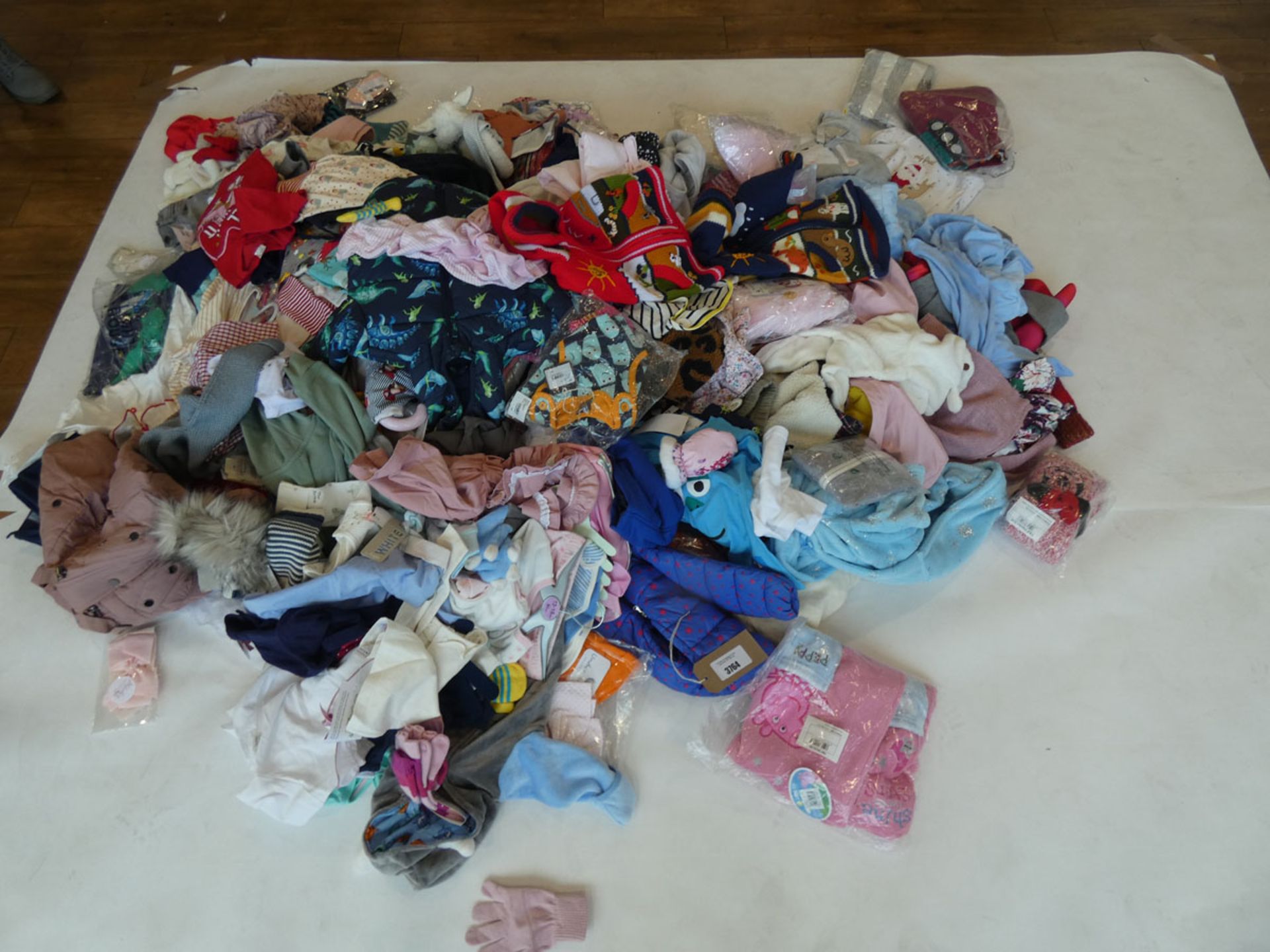 Half a stillage containing children's clothing ages 3 and under Mixed condition - Image 4 of 4
