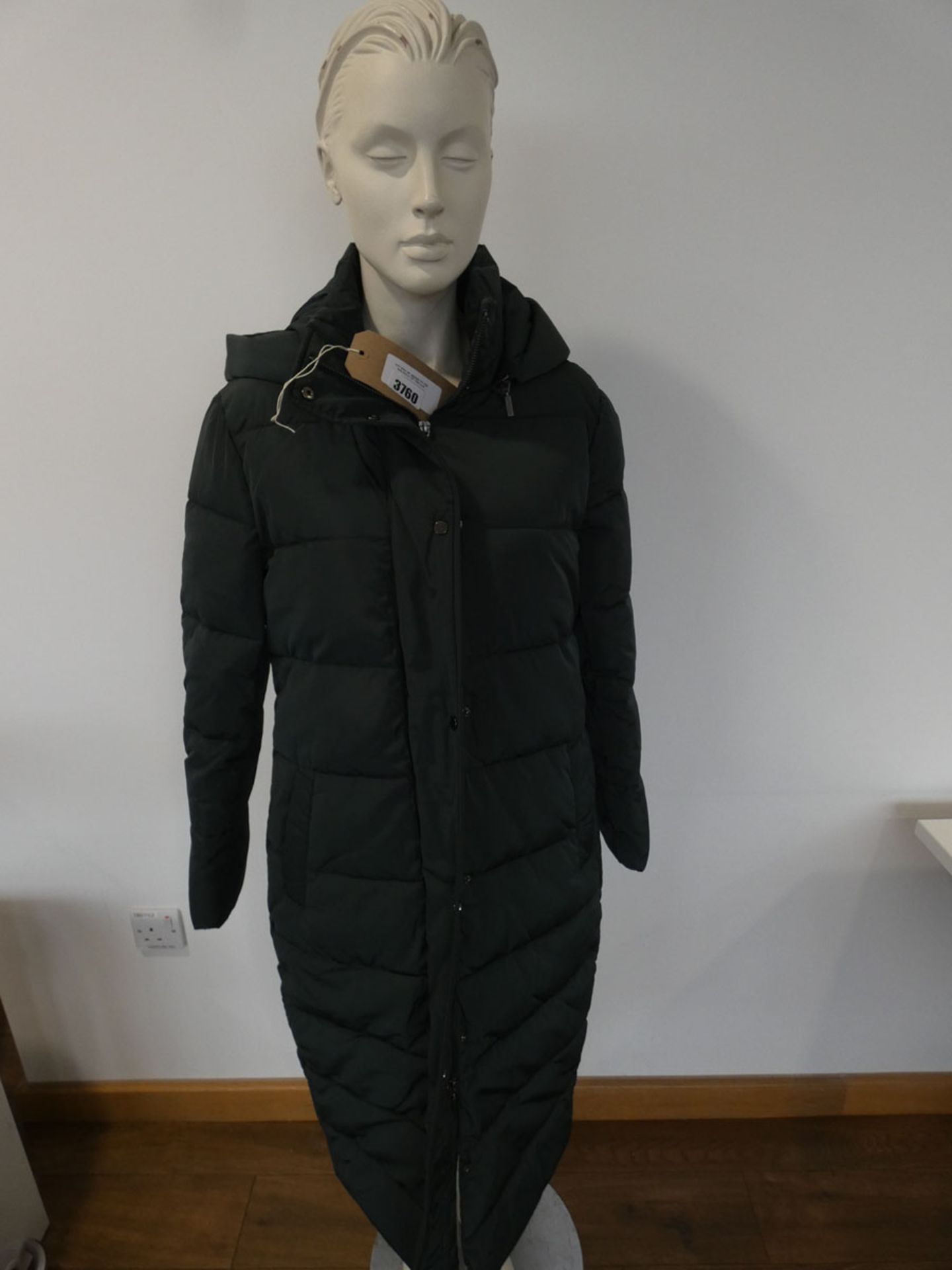 Hobbs ladies kelly puffer jacket in green size 10 (Mannequin not included)