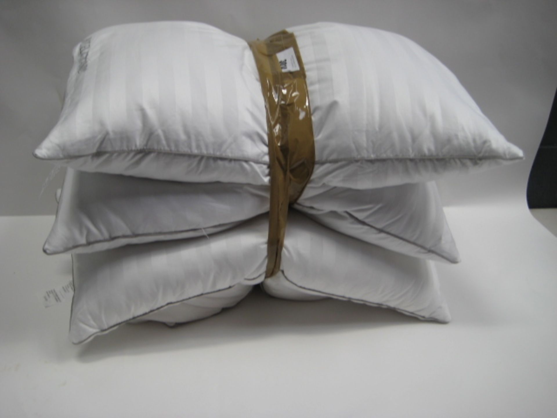 Five Grand Hotel feather and down pillows - Image 2 of 2