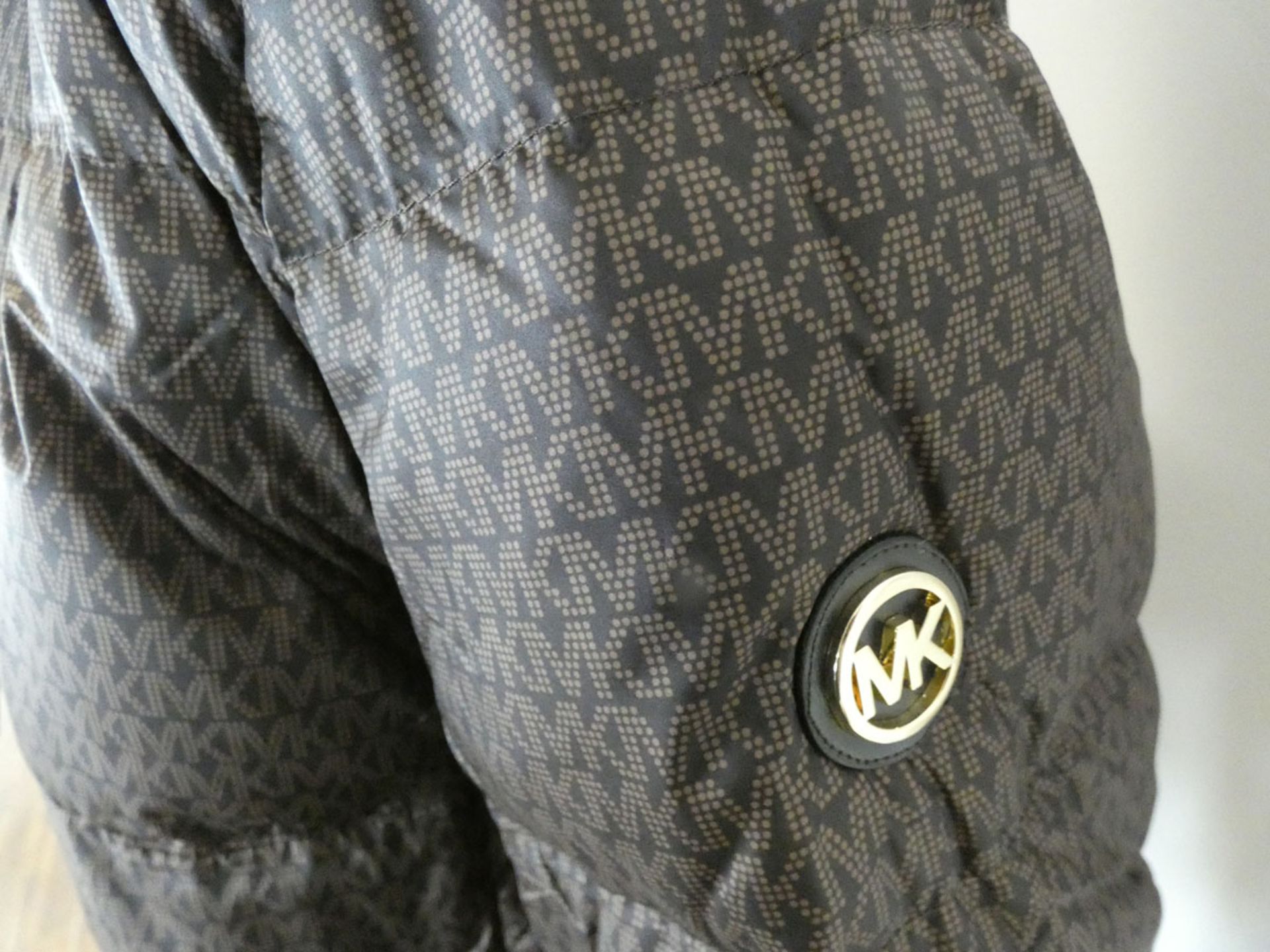 Michael Kors ladies chocolate reversible puffer jacket size XL (Mannequin not included) - Image 2 of 3