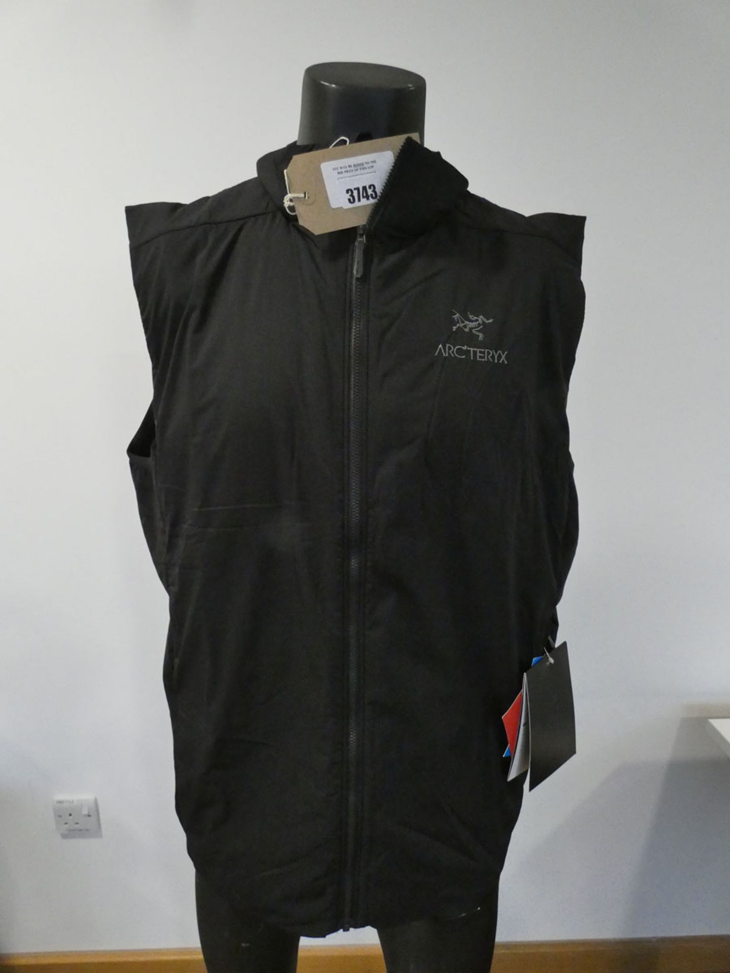 Arc'teryx men's atom LT vest jacket in black size XL (Mannequin not included)