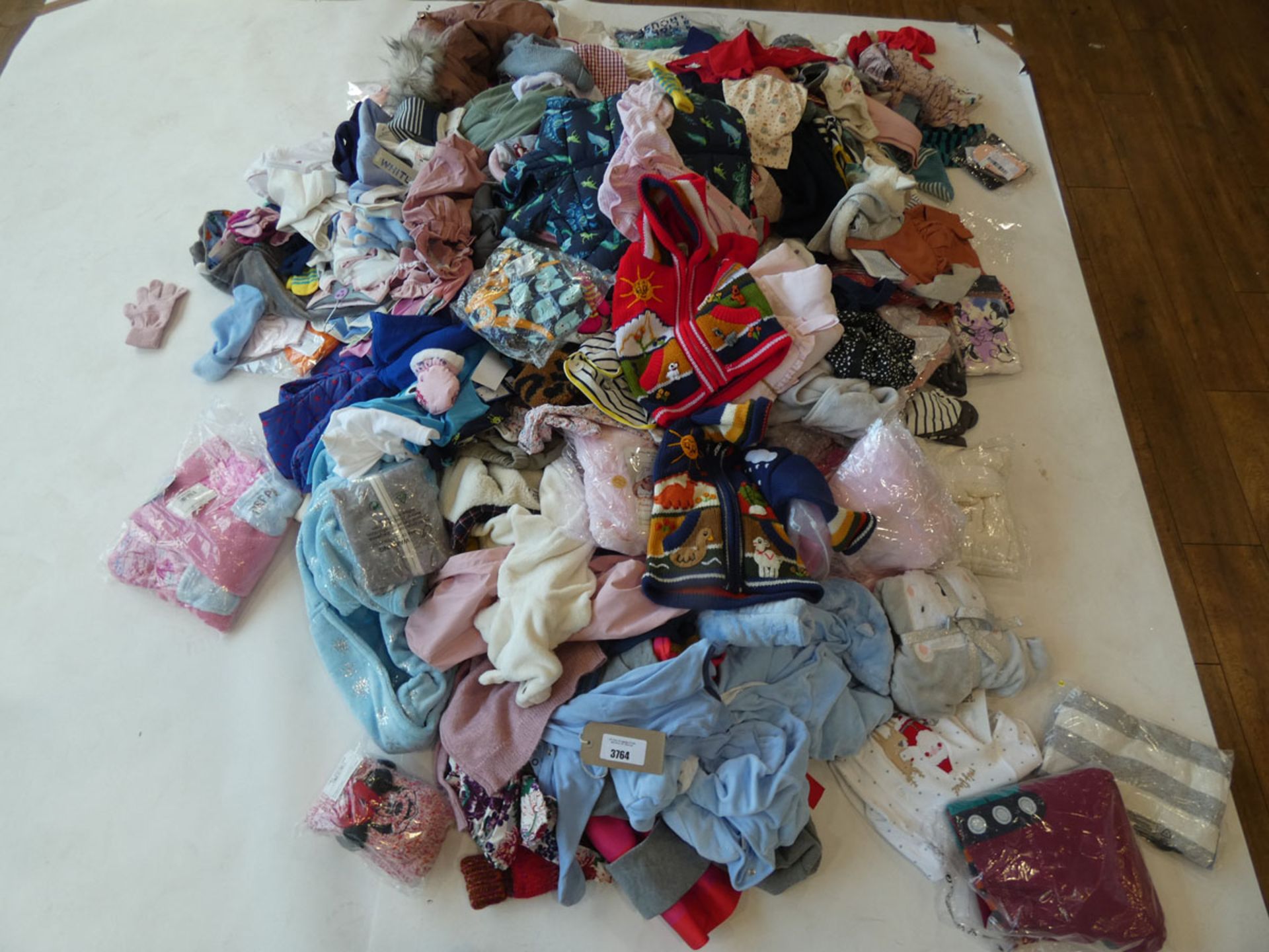 Half a stillage containing children's clothing ages 3 and under Mixed condition - Image 3 of 4