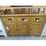 Oak sideboard with 3 drawers and 3 single cupboards (1)