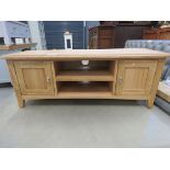 Mid size oak TV audio unit with 2 shelves and 2 single door cupboards (92)