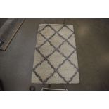 Modern Safavieh Montreal shag pile carpet, approx 148 x 90 cm