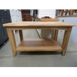 Oak coffee table with shelf under (6)