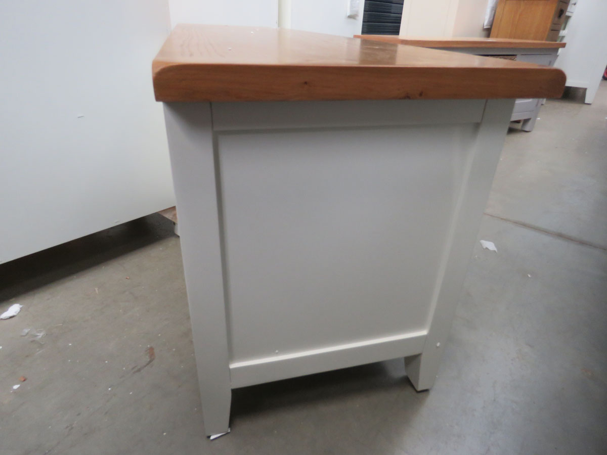 Cream painted oak top TV audio unit with 2 shelves and 2 glazed single doors (47) - Image 4 of 4