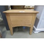 Oak lamp table with single drawer (59)