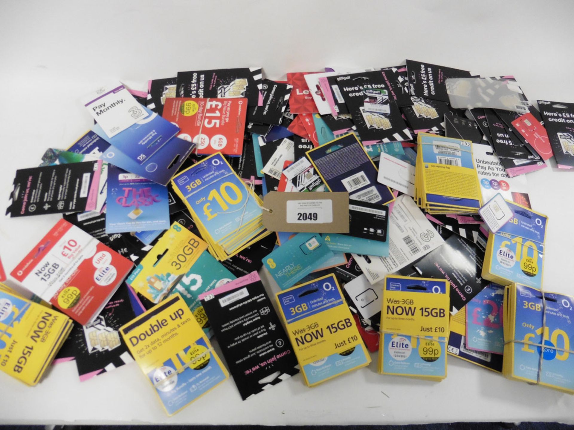 Large bag of assorted phone Sim cards, O2, EE, GiffGaff, Vodaphone, etc.