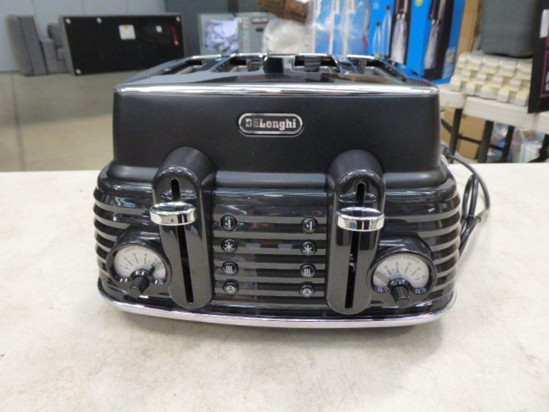 (TN59) De'Longhi Scolpito 4 slice toaster Item is in good condition. Little to no use - Image 2 of 2