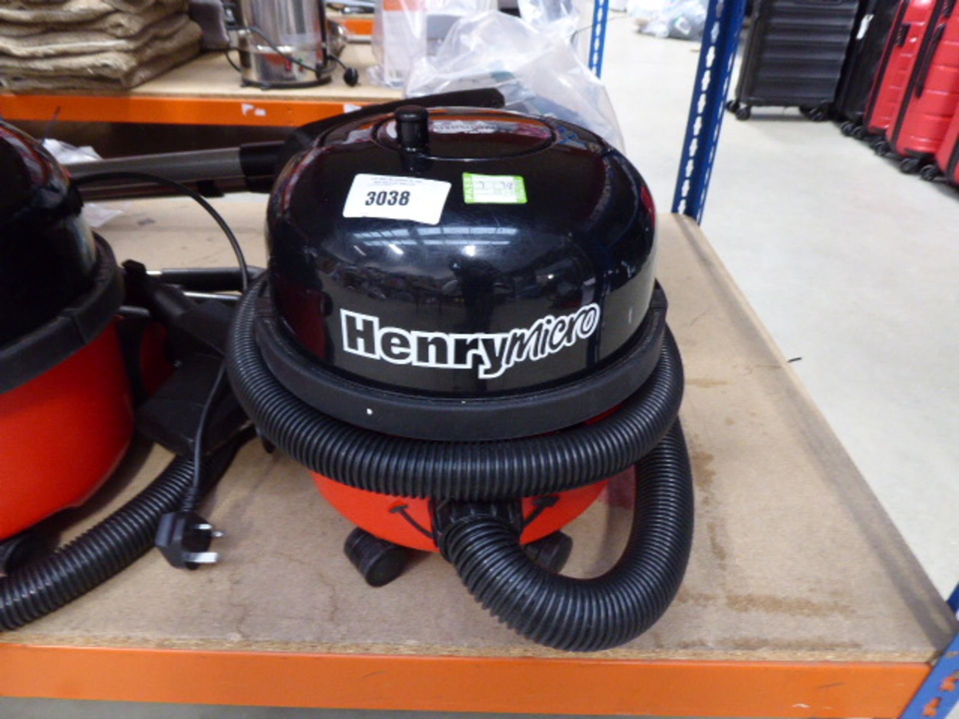 (TN79) Henry micro vacuum cleaner with pole