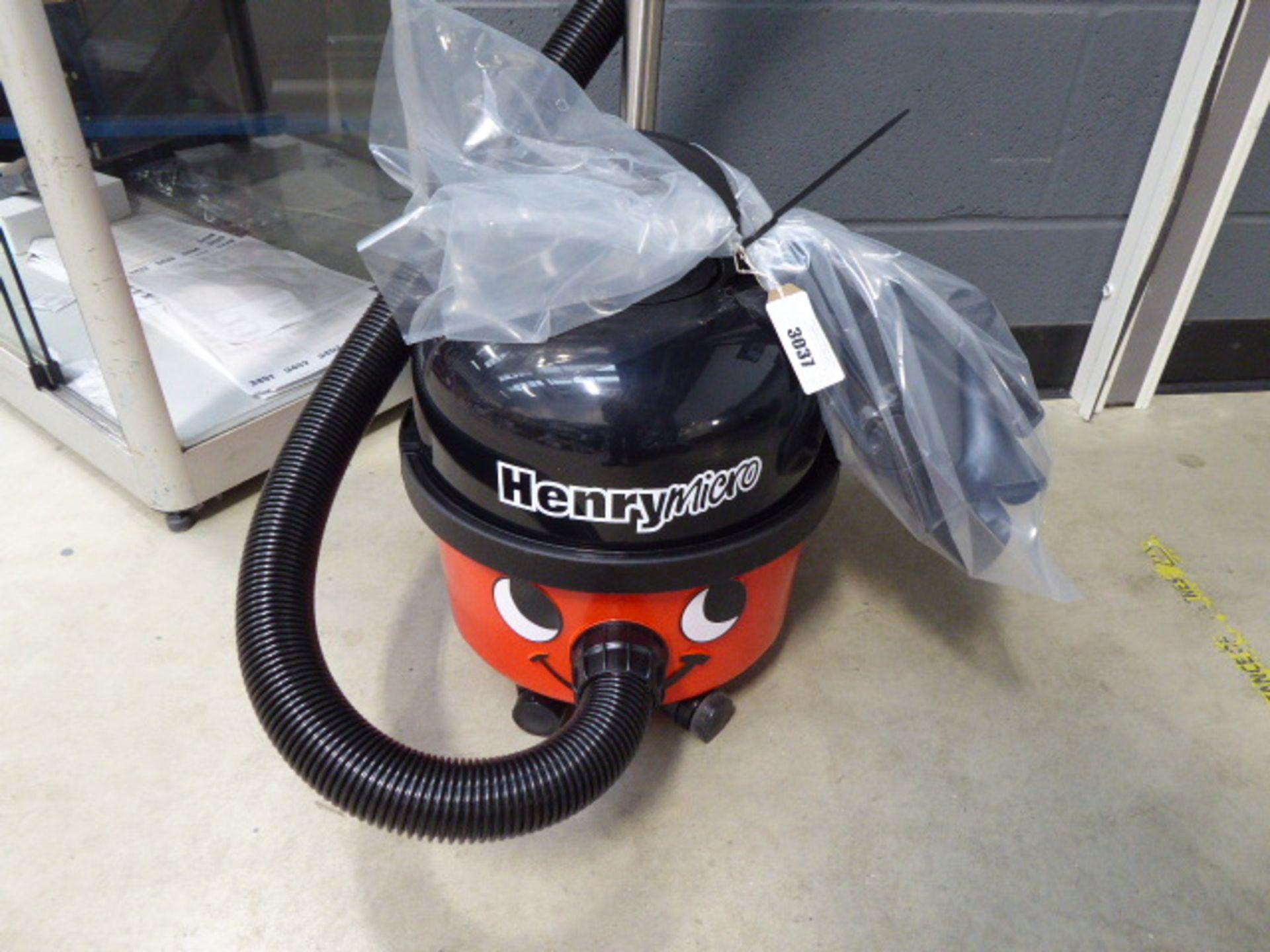 Henry micro vacuum cleaner with pole and small bag of accessories - Image 2 of 2