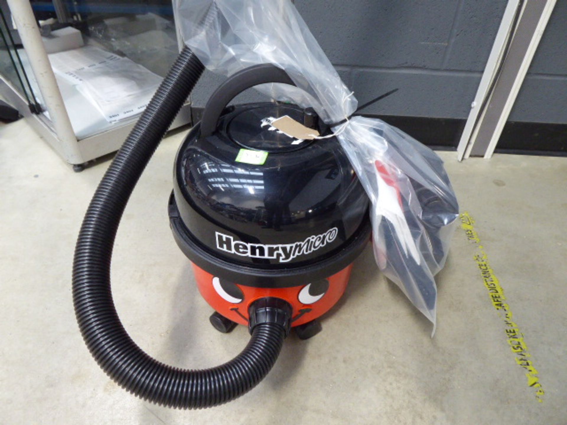 (TN36) Henry micro vacuum cleaner with pole and small bag of accessories - Image 2 of 2