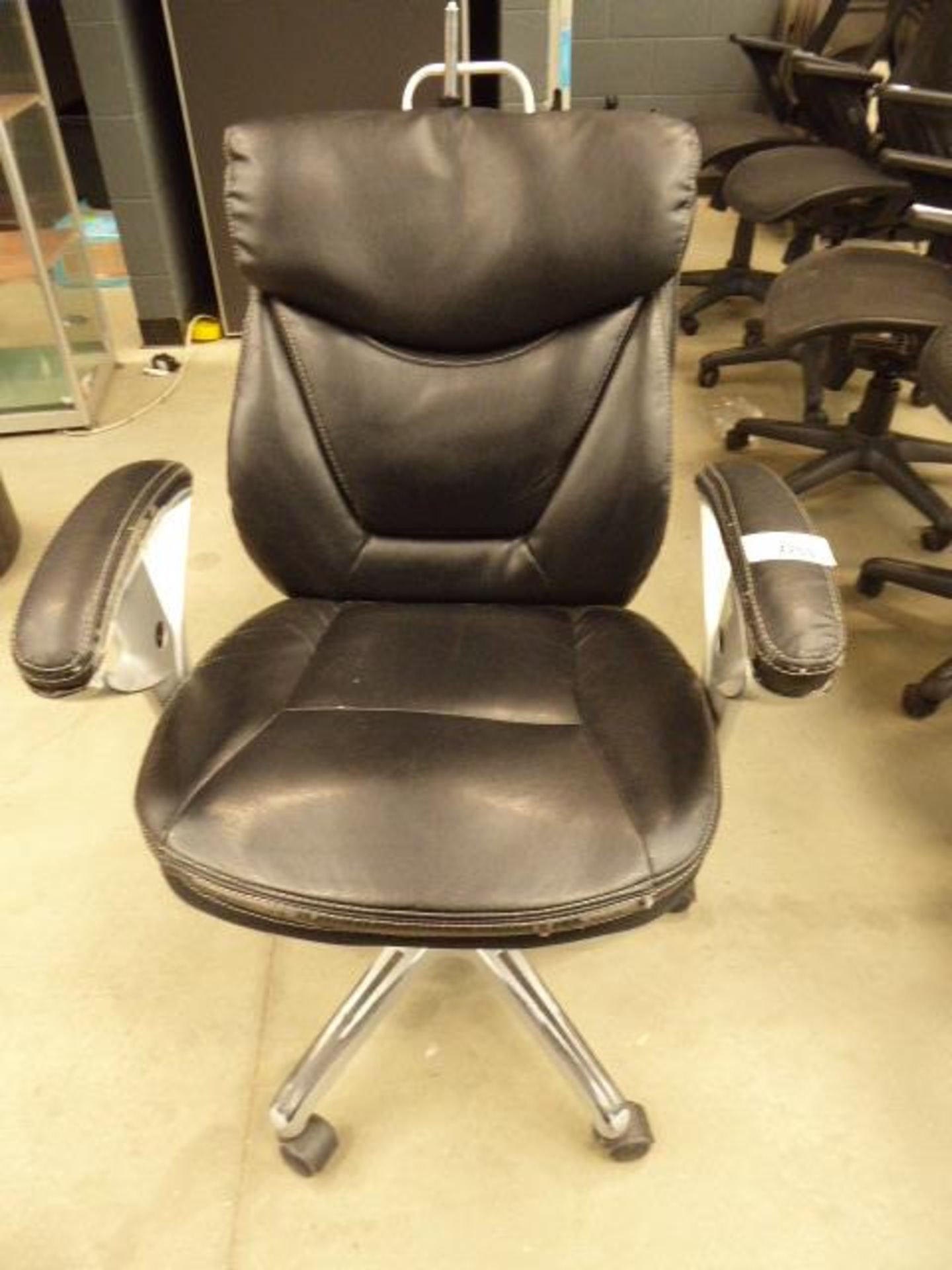 Black contemporary style swivel office chair