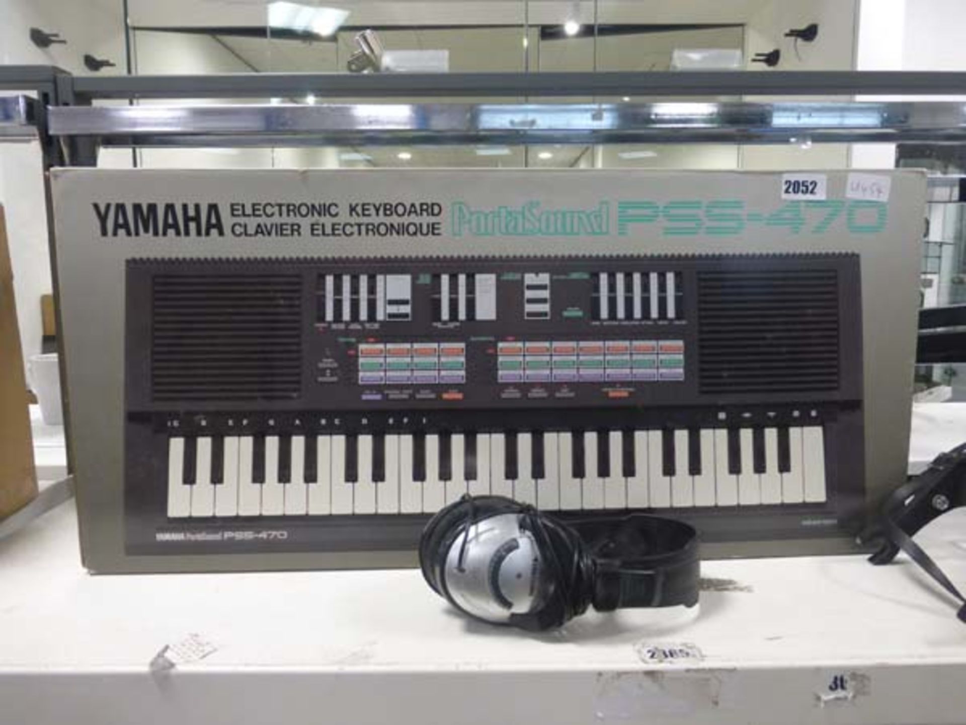 Yamaha electronic keyboard in box with stand and headphones Item is used, includes PSU