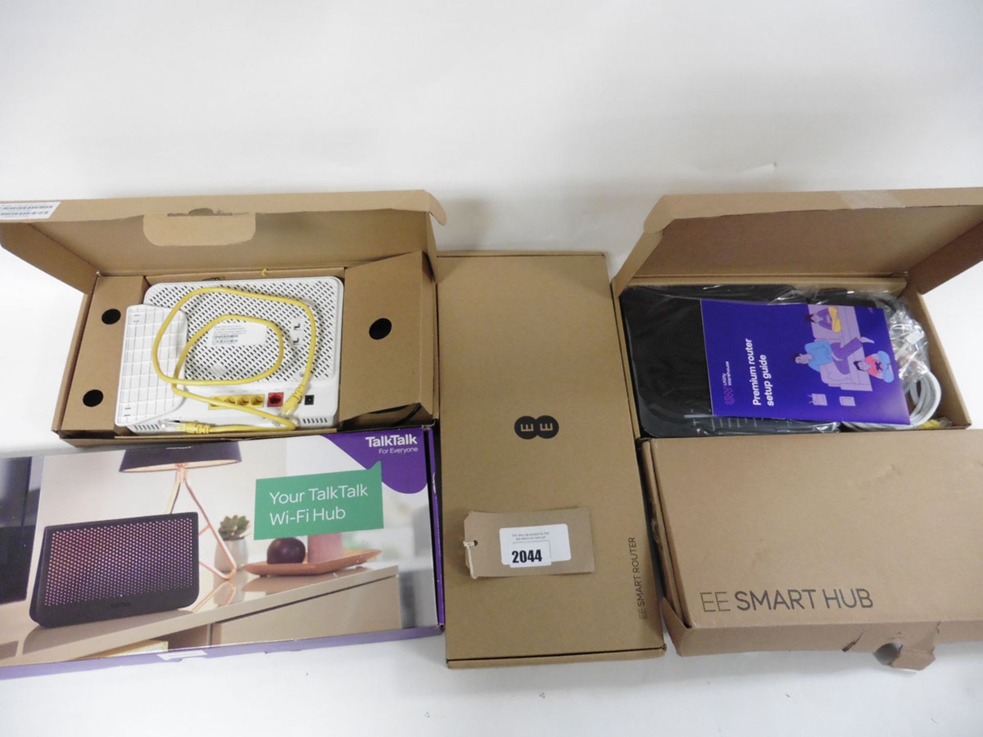 2 EE smart routers, 1 Direct Save TWV63167 router, 1 Technicolor DWA0120 router & 1 Talktalk wifi