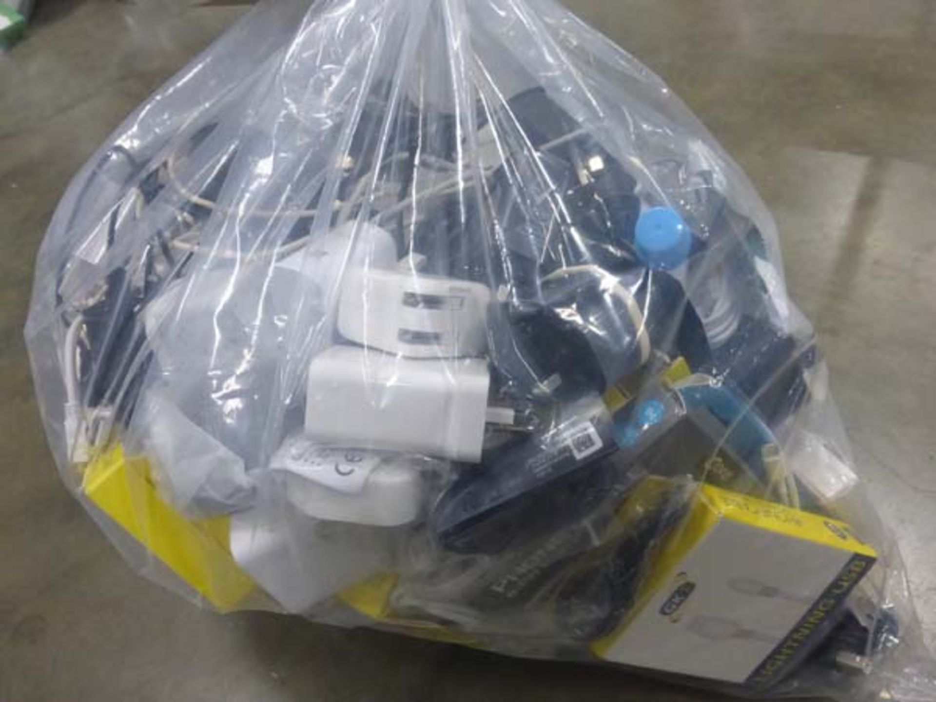 Bag containing various mobile phone USB power chargers and cables - Image 2 of 2