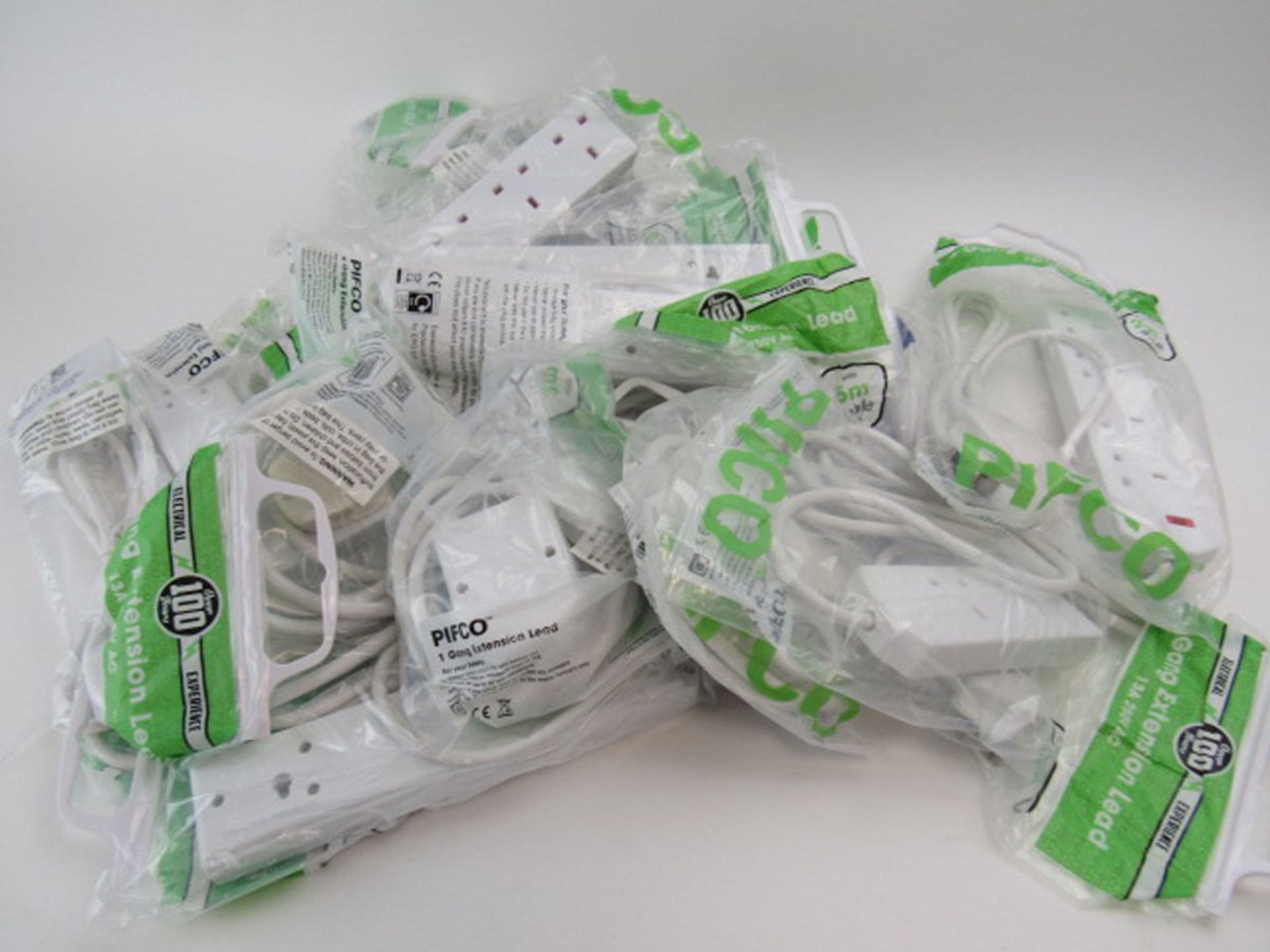 Bag containing 14 various extension leads