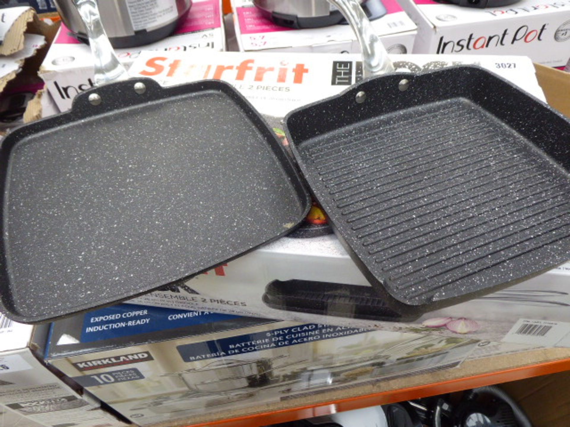 Starfrit The Rock 2 piece grill pan and griddle set with box Light use - Image 2 of 2