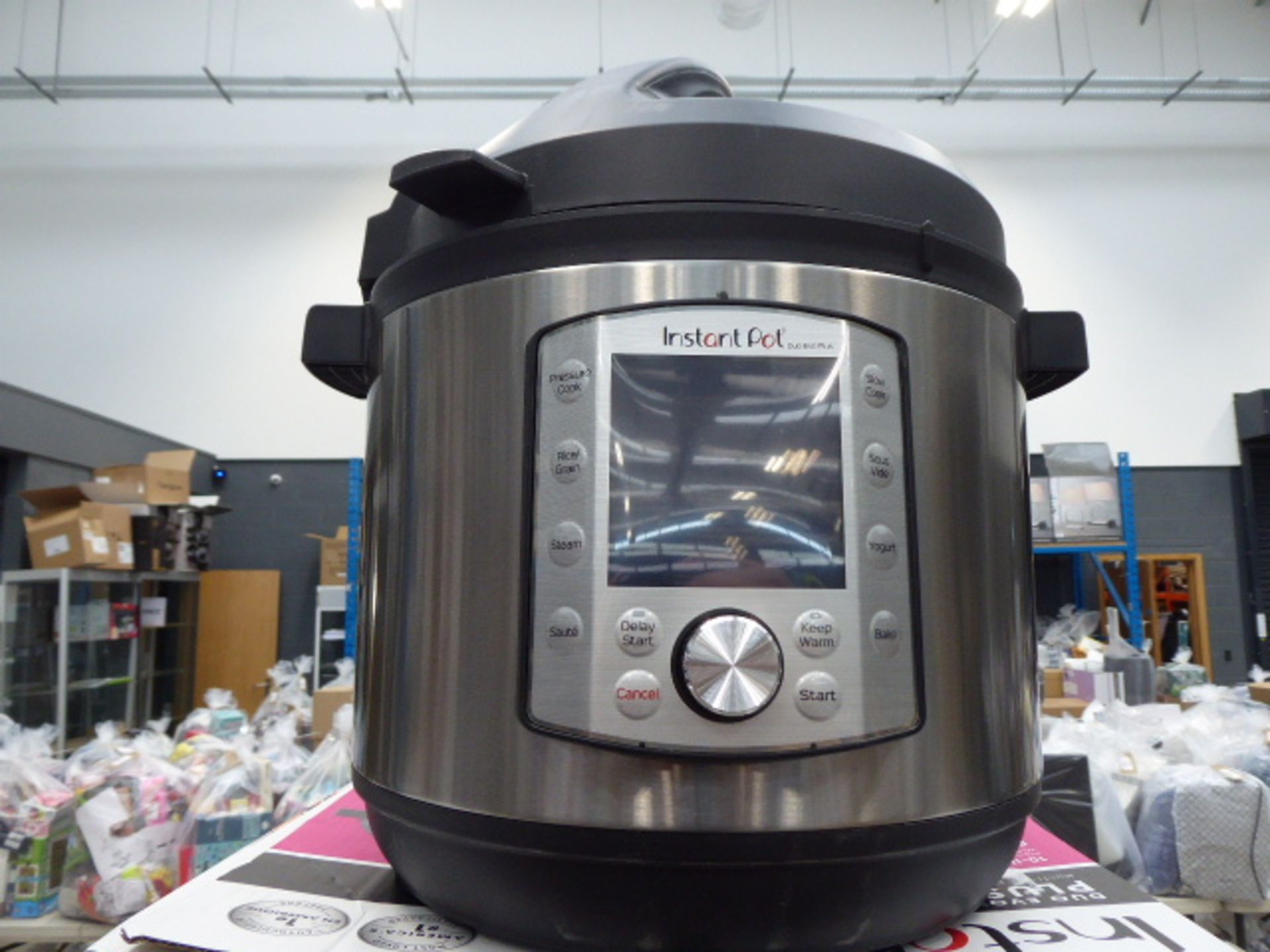 (TN19) Boxed Instant Pot Duo Evo Plus pressure cooker Light use, comes with all parts - Image 2 of 2