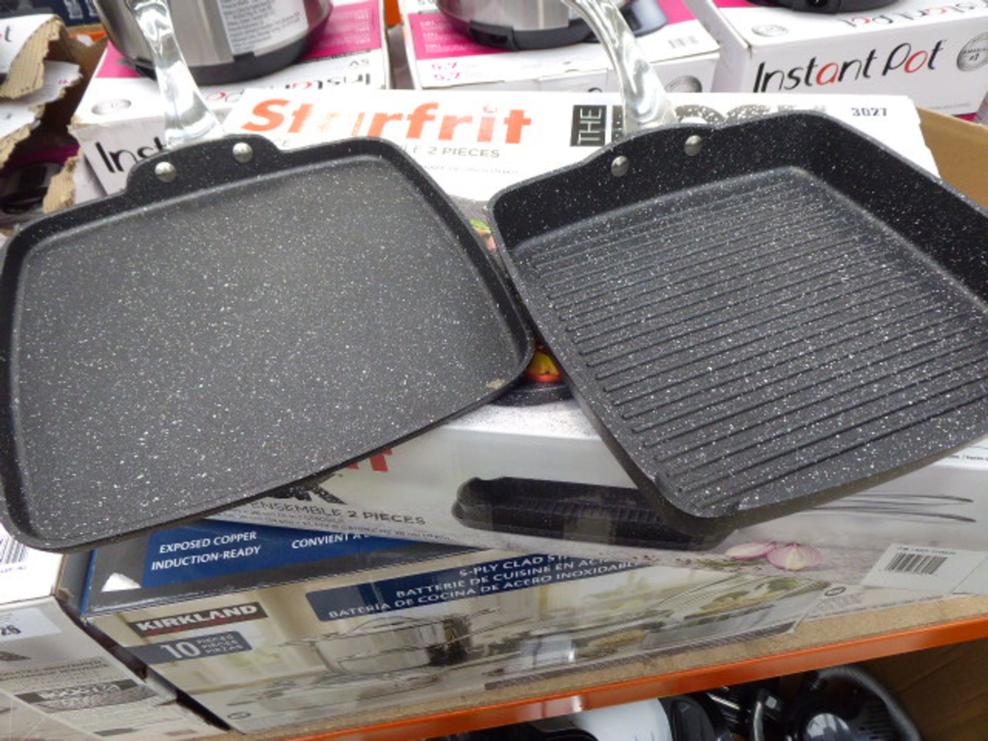 Starfrit The Rock 2 piece grill pan and griddle set with box Light use, still in boxes - Image 2 of 2