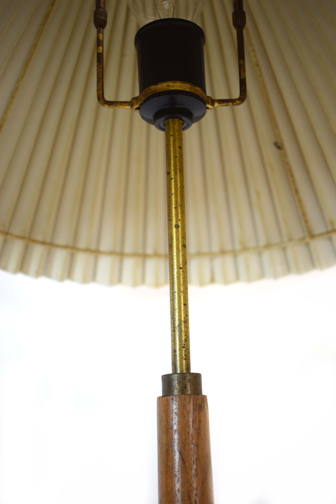 A 1960's turned oak and brass standard lamp with pleated gold shade CONDITION REPORT: - Image 3 of 4