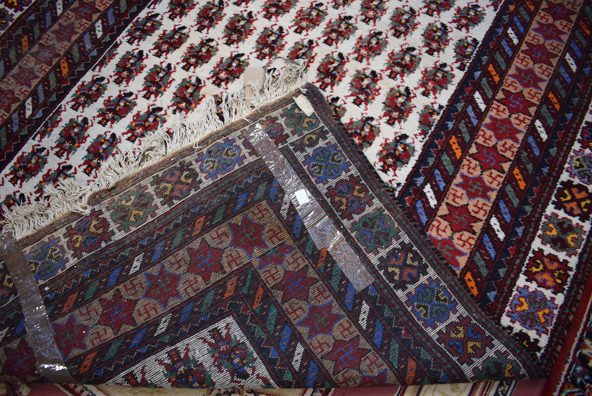 (14) Afghanistan wool carpet with white ground and red border and geometric motifs approx. 190 x - Image 3 of 3