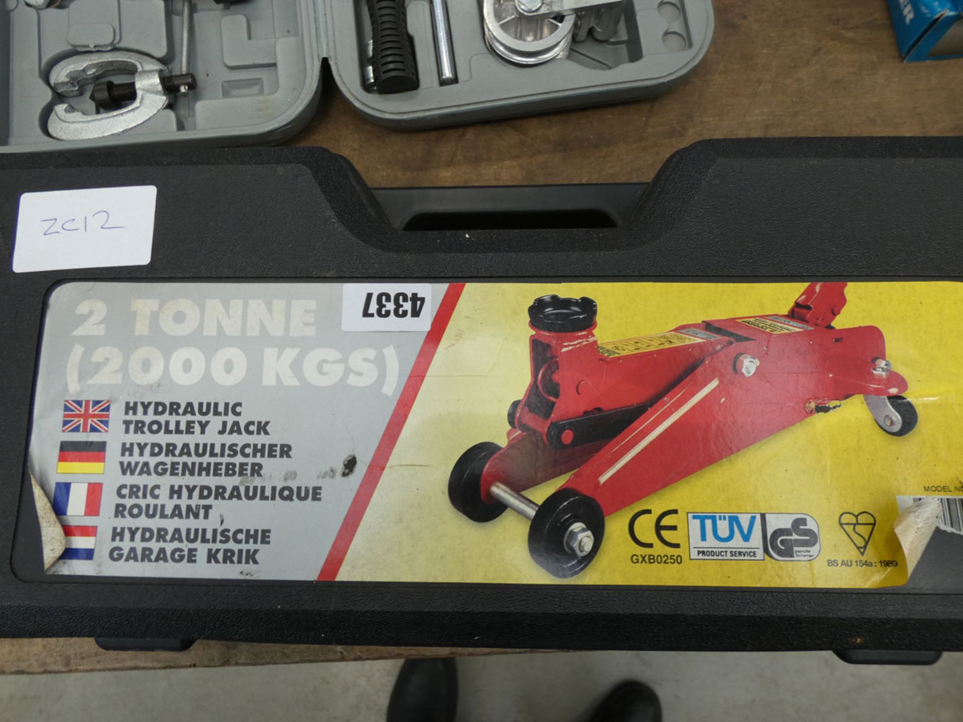 2 ton trolley jack - Image 2 of 2