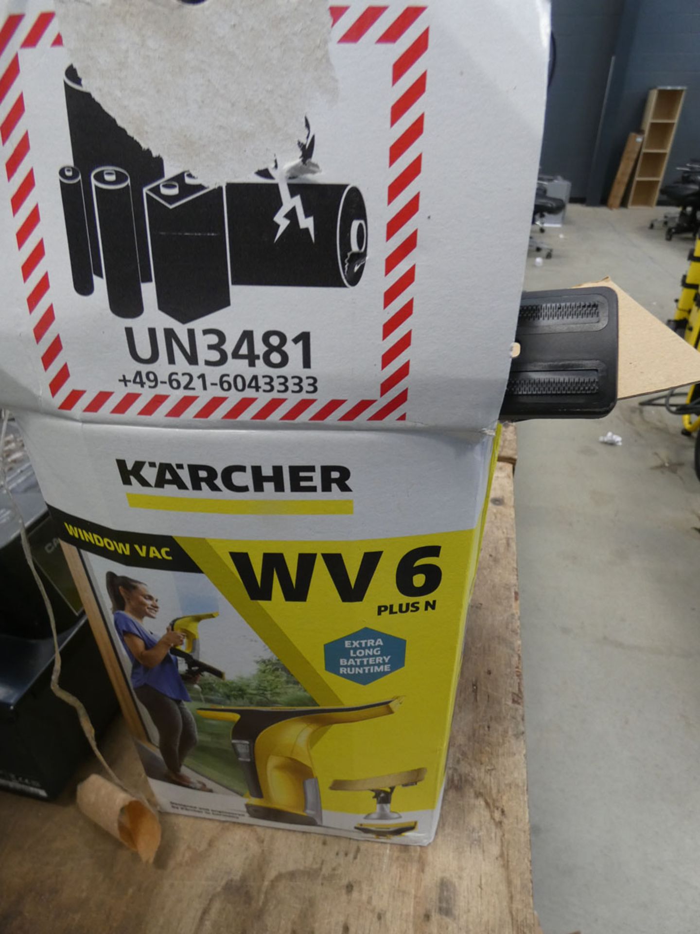 2 Karcher window vacuums