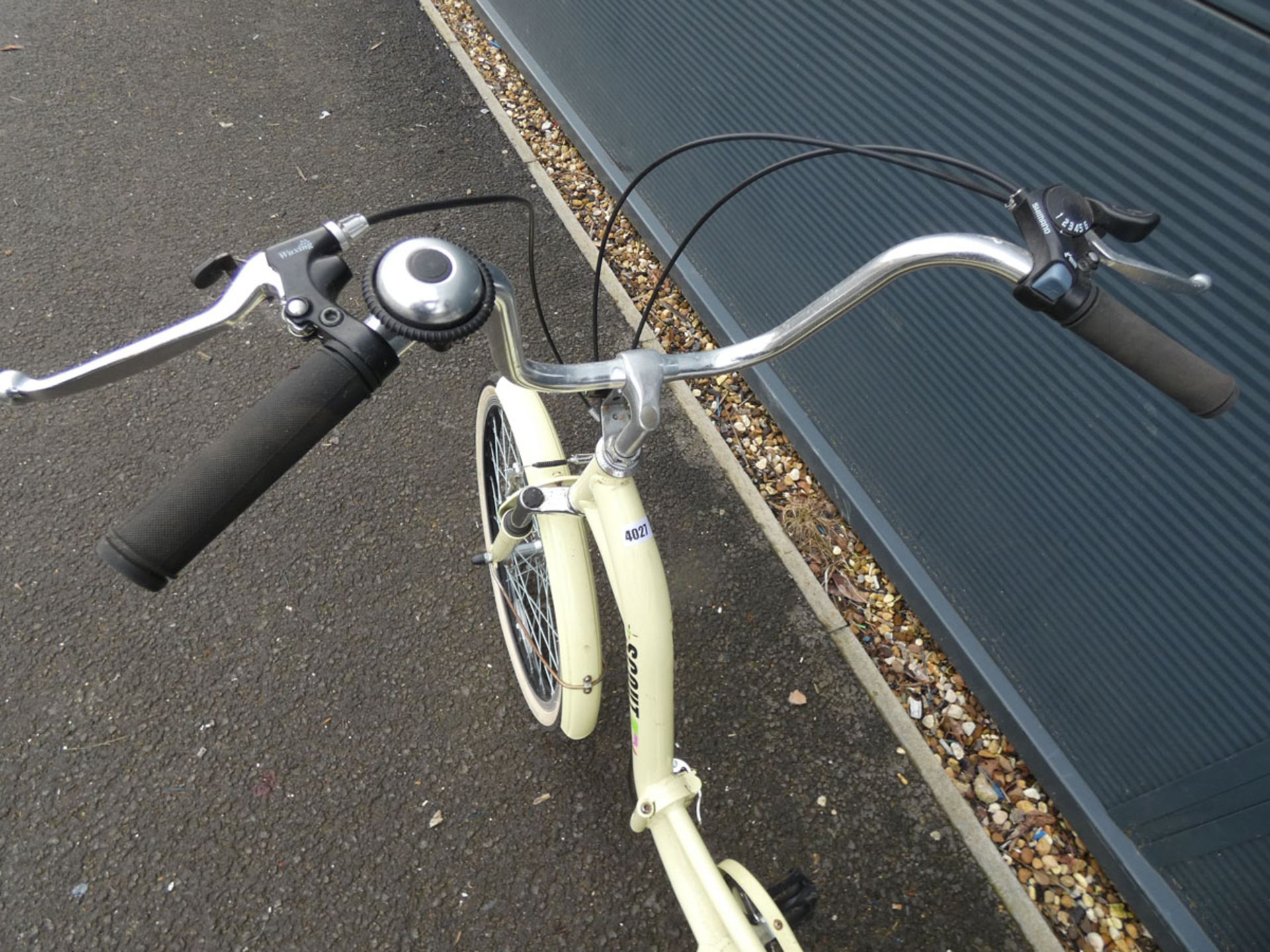 Scout yellow folding tricycle - Image 2 of 4