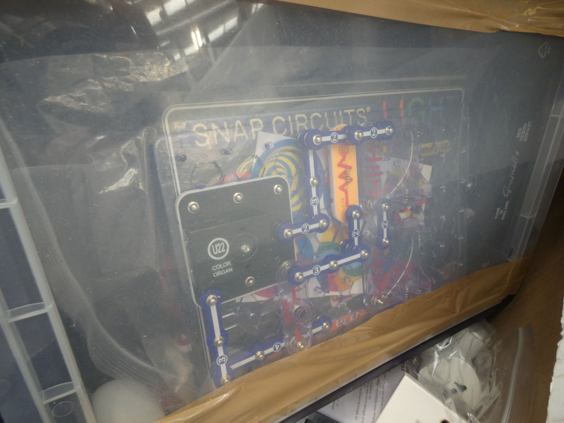 2 boxes containing bulbs, switches, sockets, snap circuits etc. - Image 4 of 4