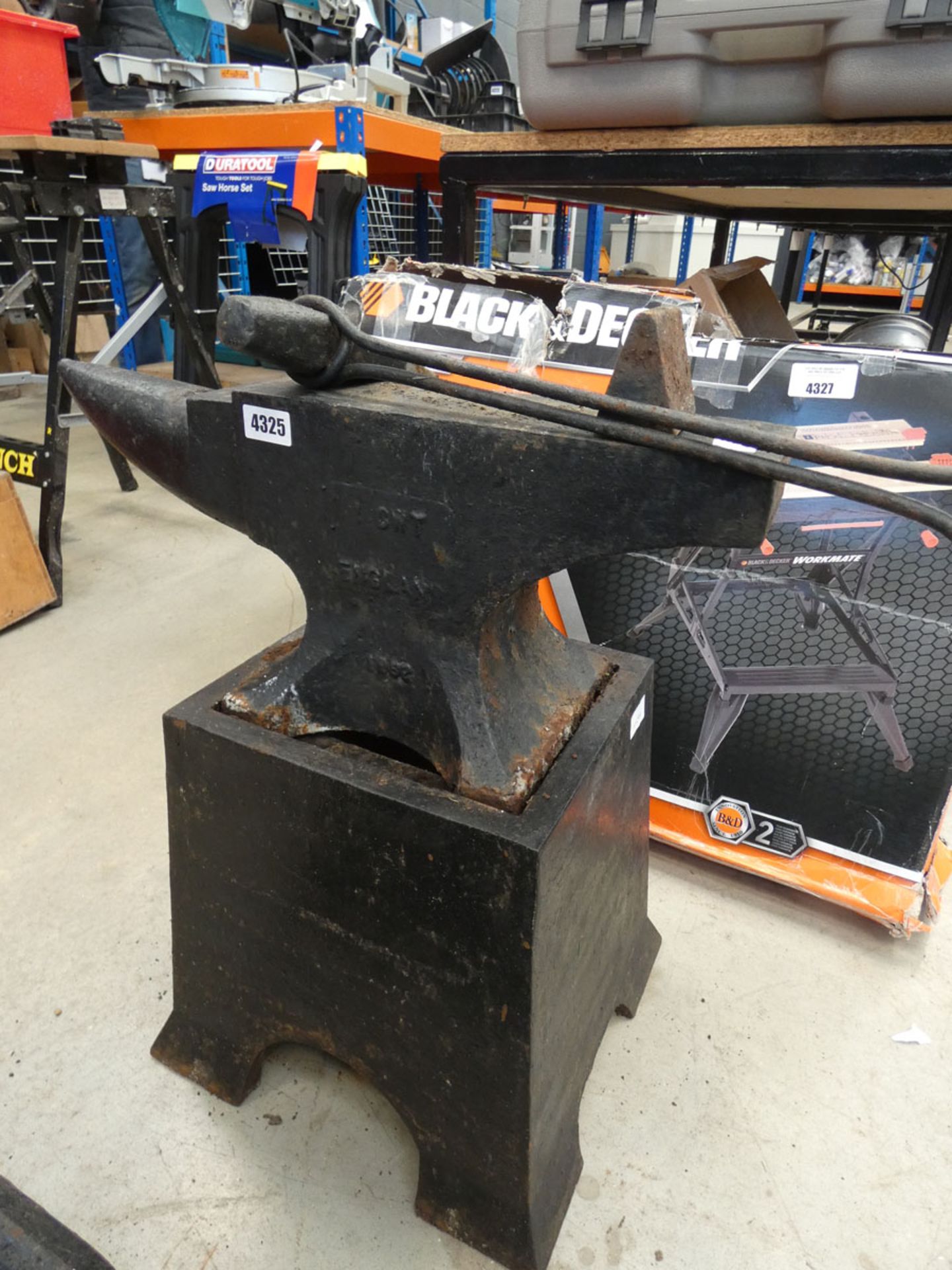 Large anvil with stand and accessories