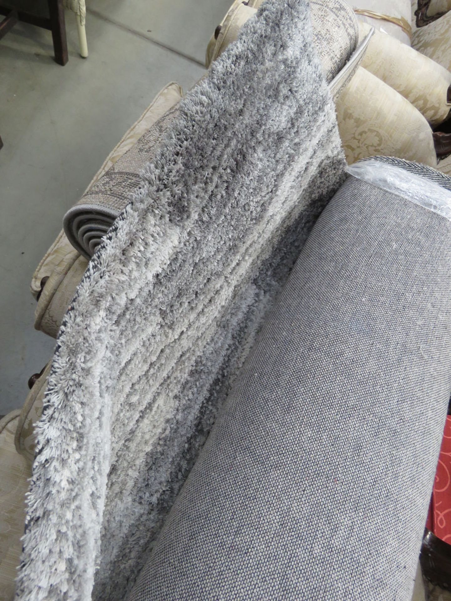 Soft Step shagpile rug in various shades of grey, 1.6 x 2.1m In good condition - Image 3 of 3