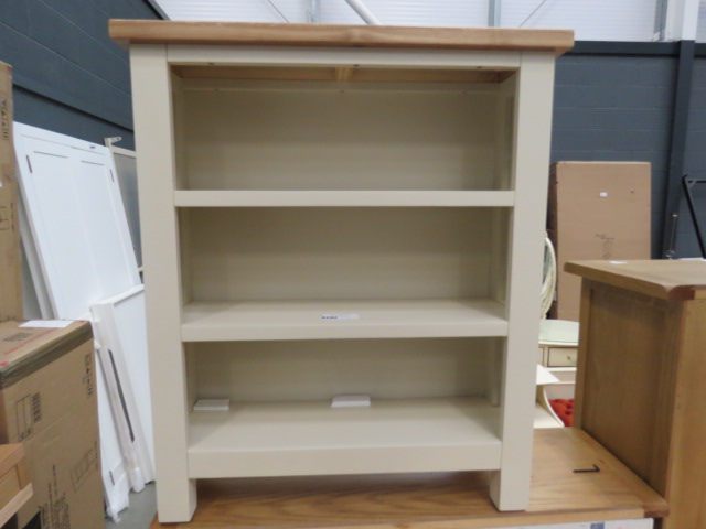 Salisbury ivory painted oak small bookcase (81)