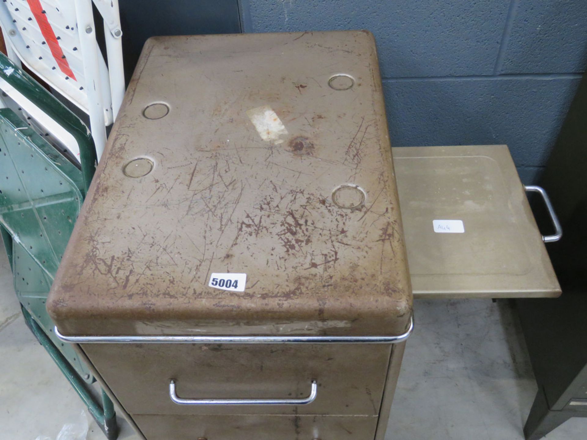 Metal 3 drawer filing cabinet with slide to side In sound condition, but with paint loss and - Image 2 of 2