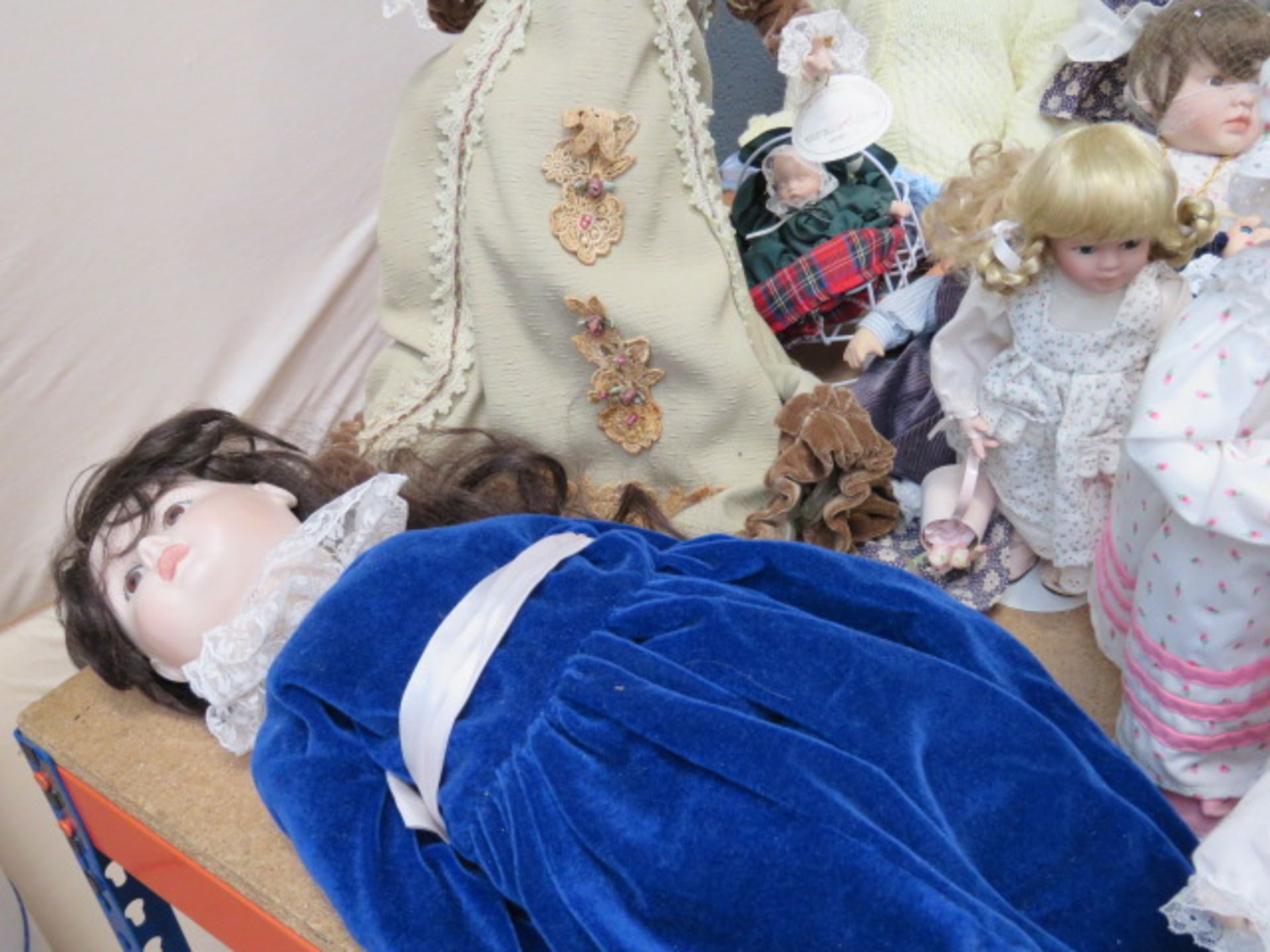 Large quantity of dolls - Image 13 of 13