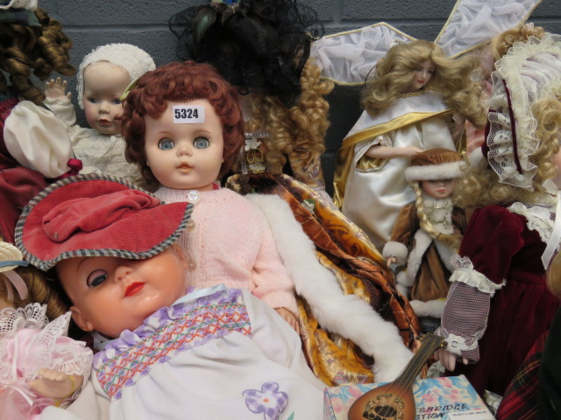 Large quantity of dolls - Image 8 of 13
