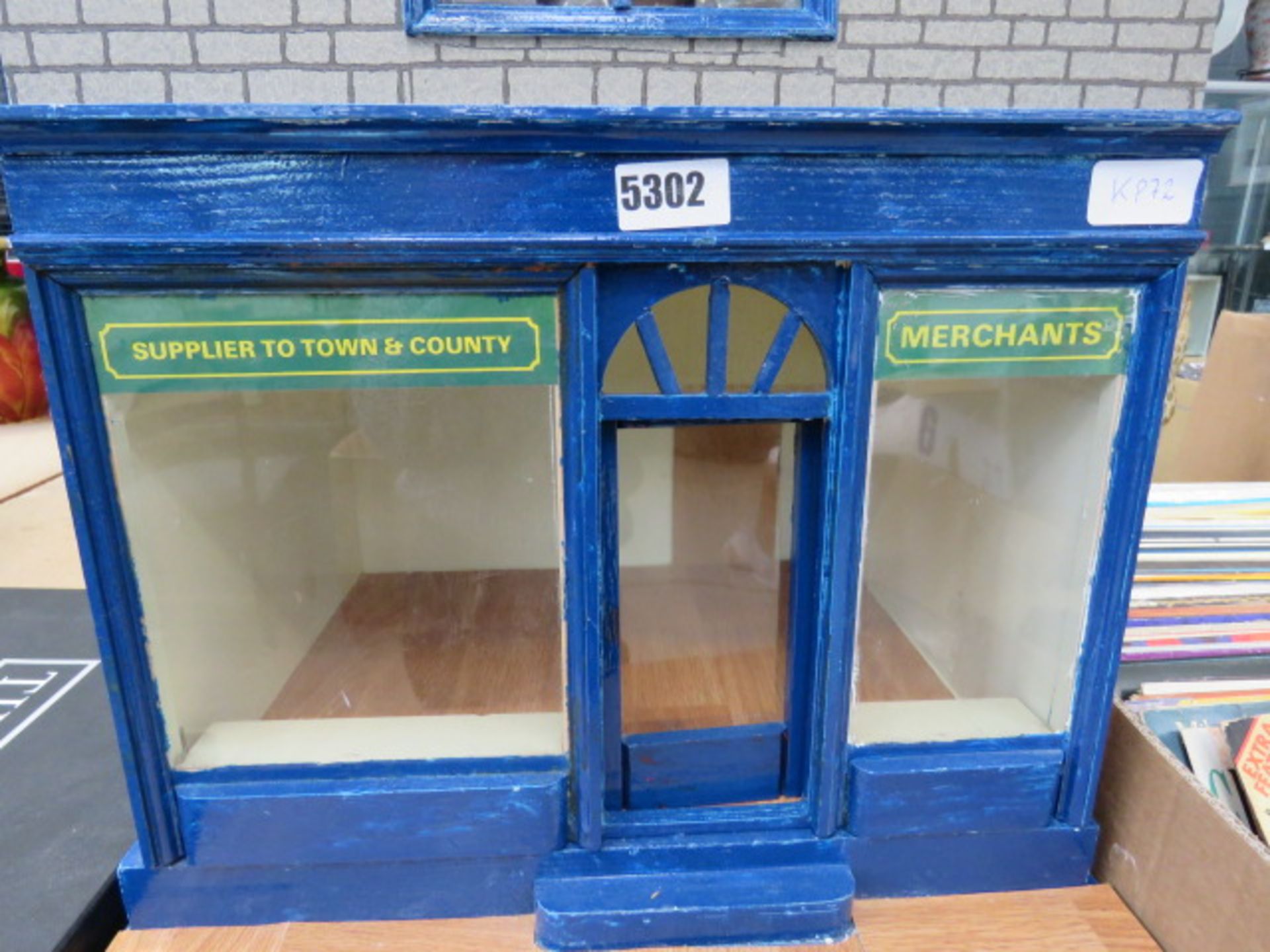 Dolls house in form of a shop - Image 2 of 3